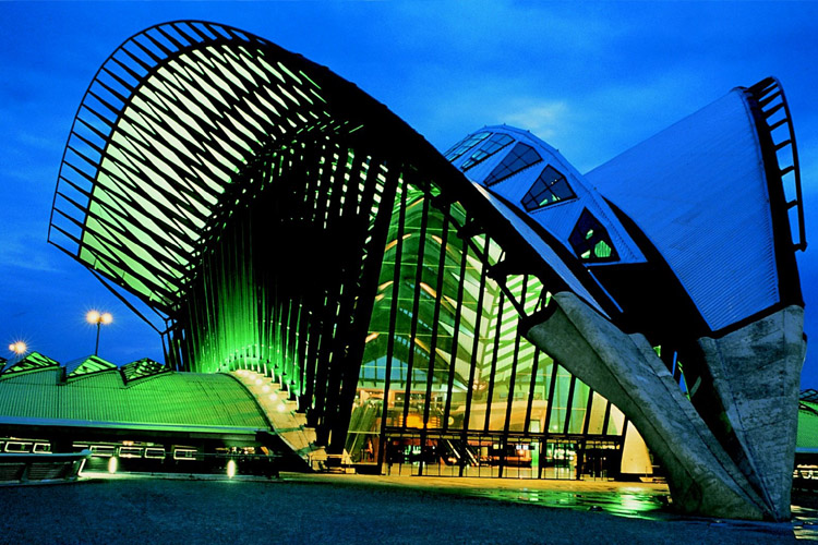 للبيع شقة غرفتين وصالة وغرفة خادمة